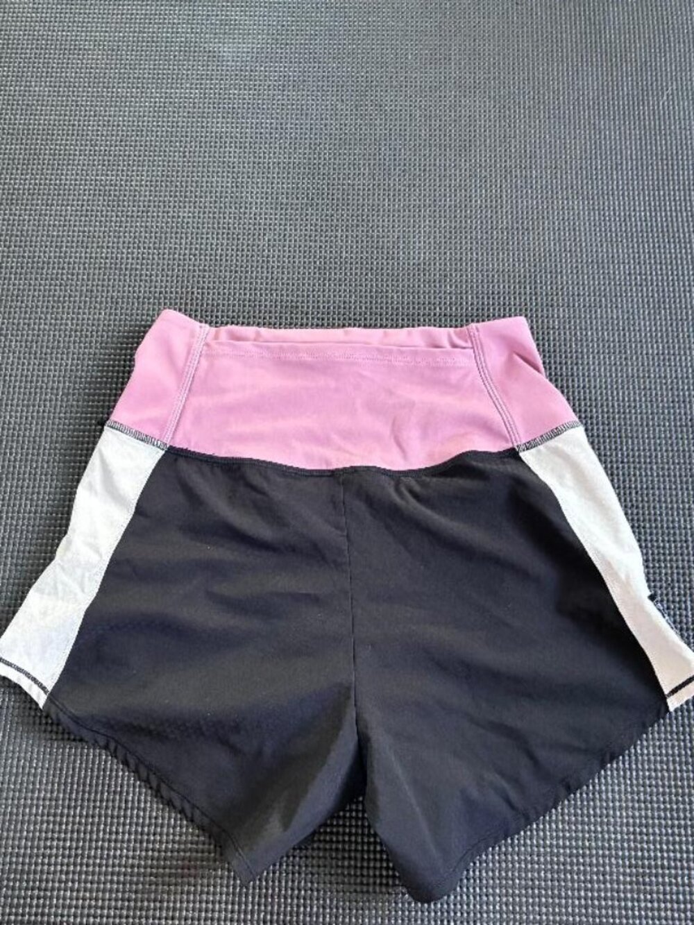 Oiselle High Rise Roga 4" Shorts Black/Pink/Ivory